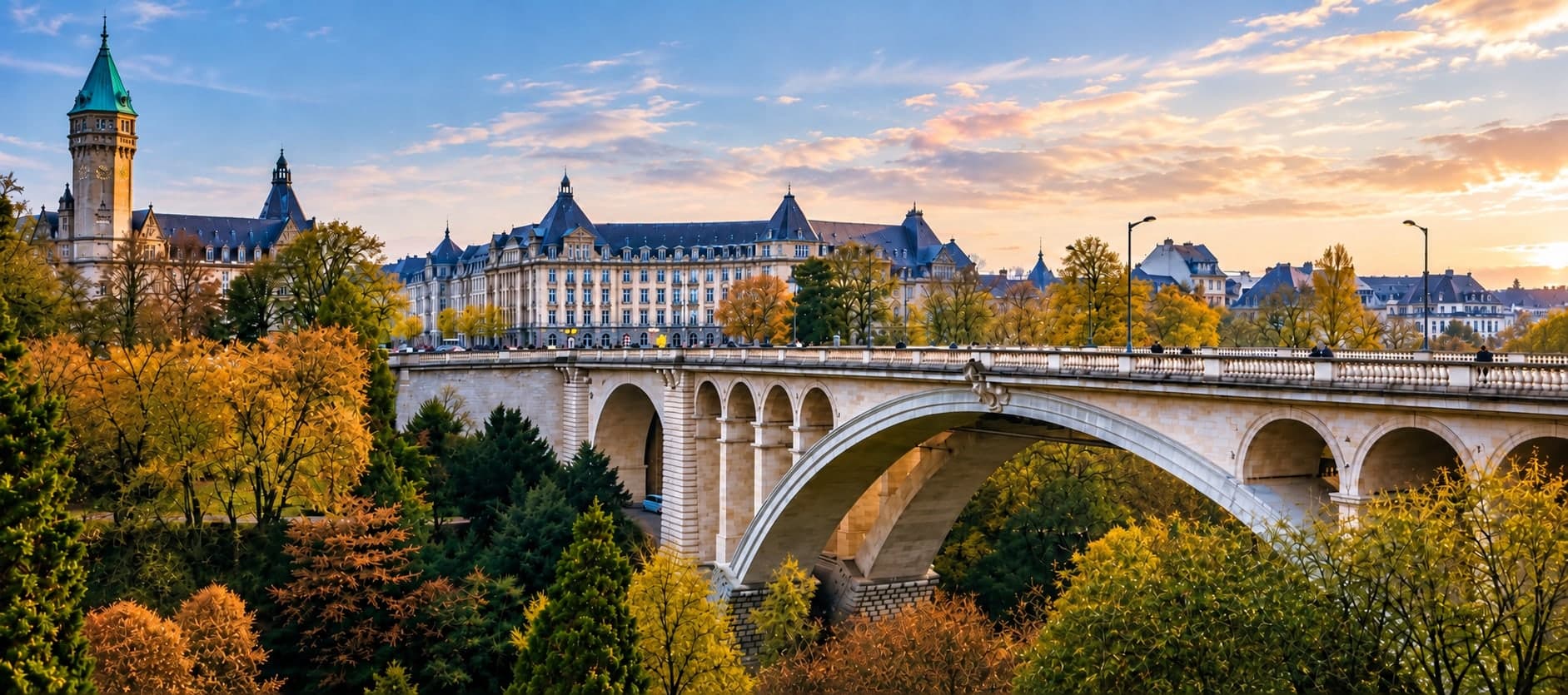 Le pont Adolphe et la vieille ville de Luxembourg à l'automne